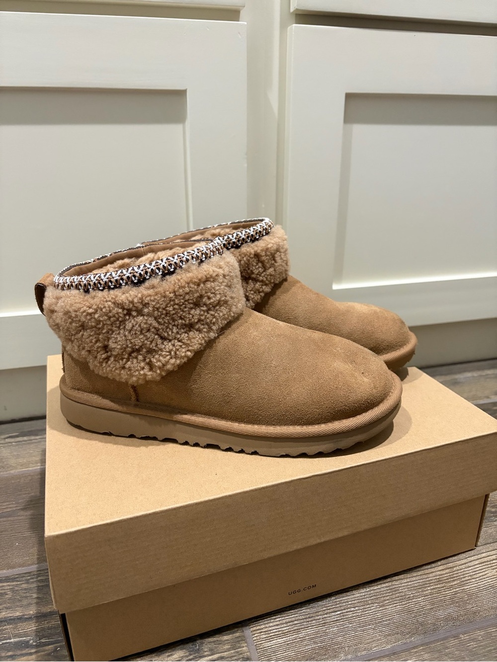 Ugg classic ultra mini maxi curly